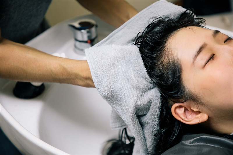 洗髪後のヘッドスパを泉大津で営業中の理容室で実施可能です